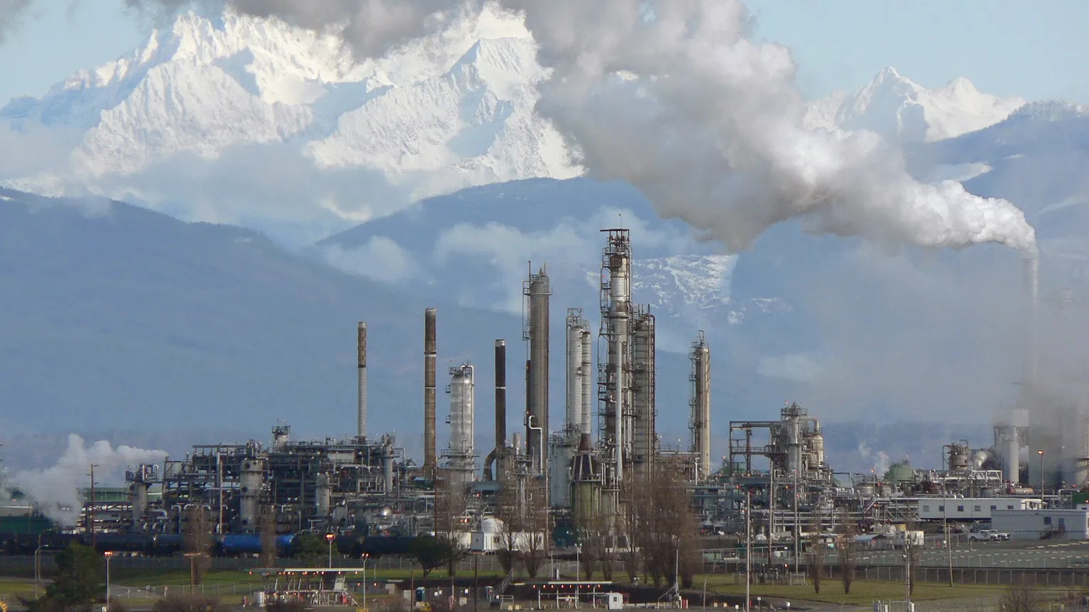 Oil refinery with smoke stacks