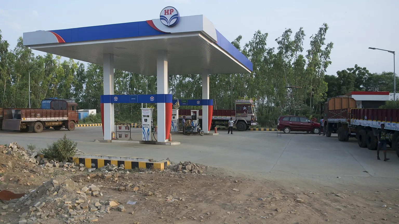 AI illustration: Gas station at dusk