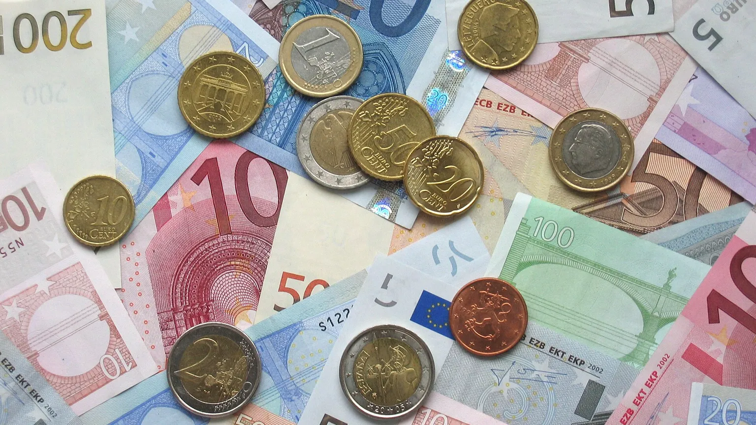 AI illustration: Euro and dollar banknotes