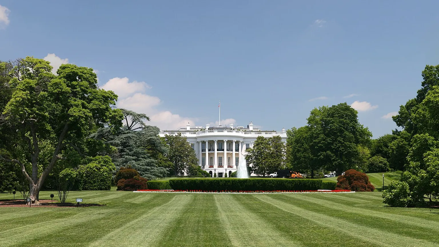 White House seen across the lawn