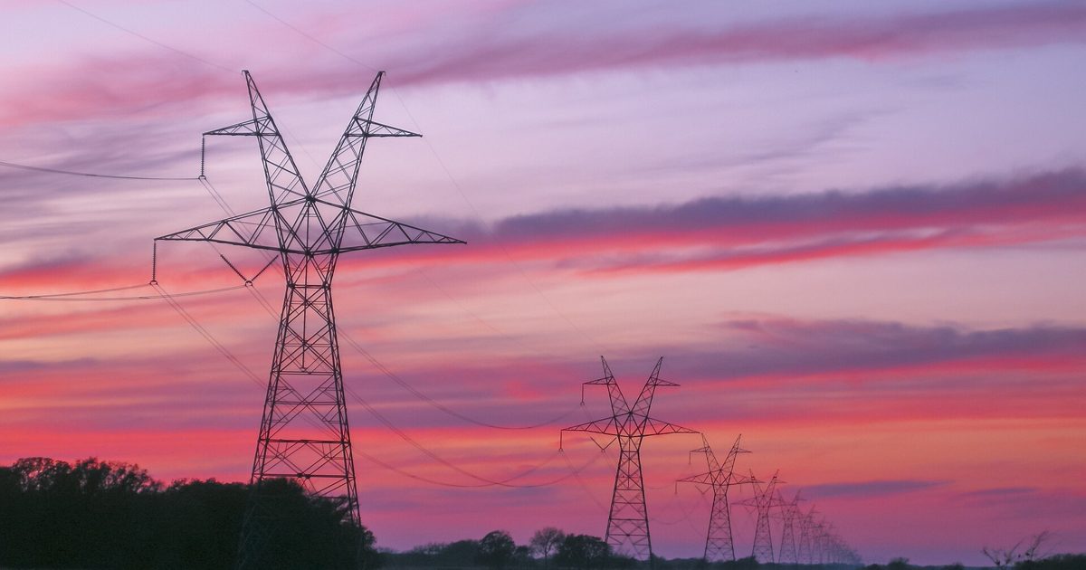 Texas Regulators Face Monday Deadline to Report on Abbott's Data-Centre Permit Freeze as States Inherit the Fight Over Who Pays for the Load